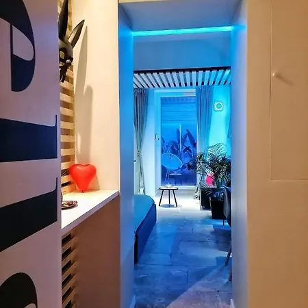 Hello Gorgeous 바리