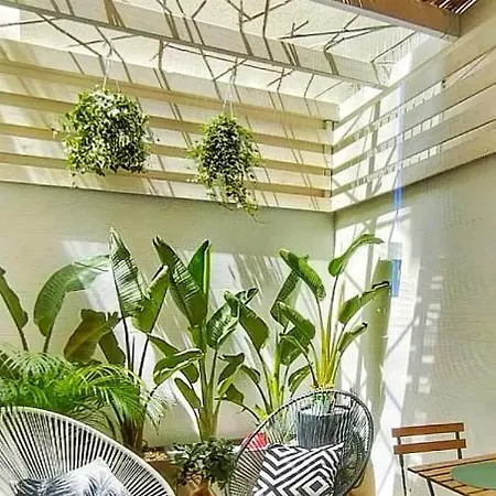 Hello Gorgeous 바리